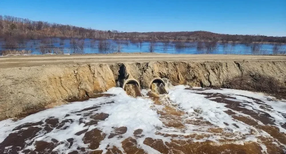 Дороги затопило в двух округах Приамурья: движение ограничено