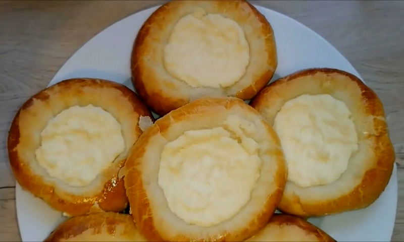 Ватрушки с творогом, как в детстве: простой рецепт на творожном тесте