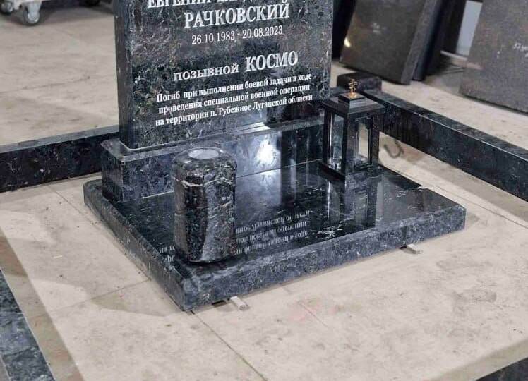 Фрезерные цветы на памятник. Примеры изготовления памятников.