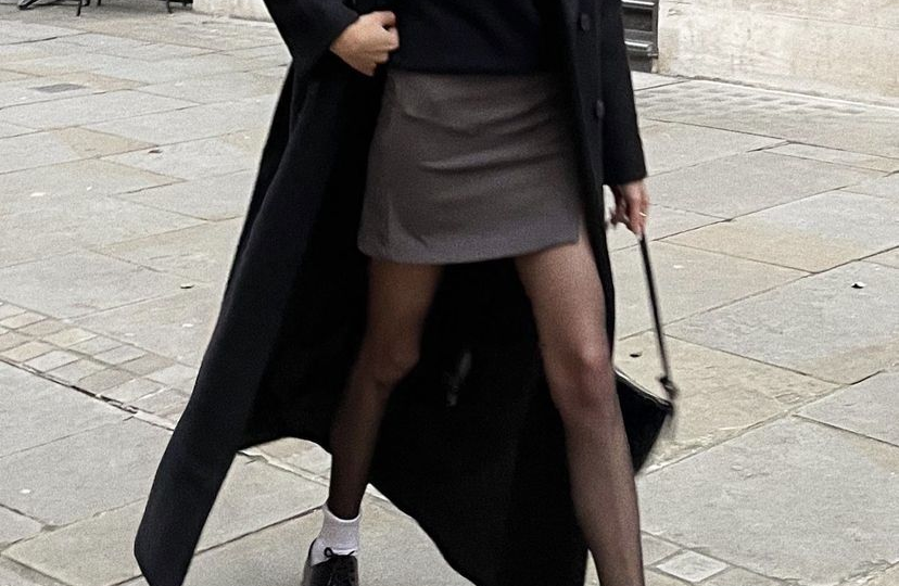 Возвращение 90-х: 4 пары обуви на плоской подошве, которые этой весной делают образ дорогим