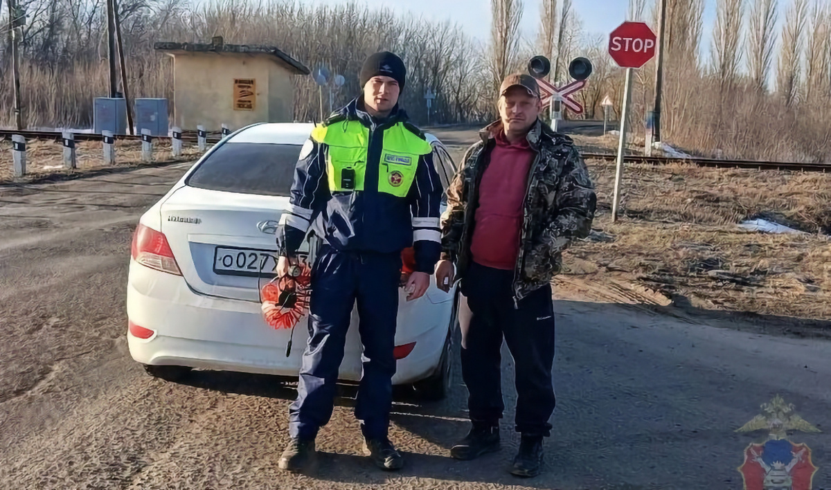     Водителю помогли на дороге. Автор: редакция. Фото: МВД.