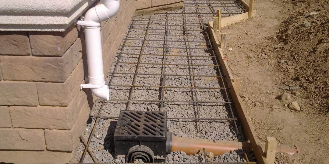 Увидел как застройщики отводят воду с крыш: экономия огромная! Сделал себе и родителям