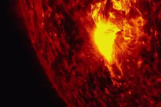    Отложат ли старт миссии НАСА к Луне из-за мощнейшей вспышки на Солнце