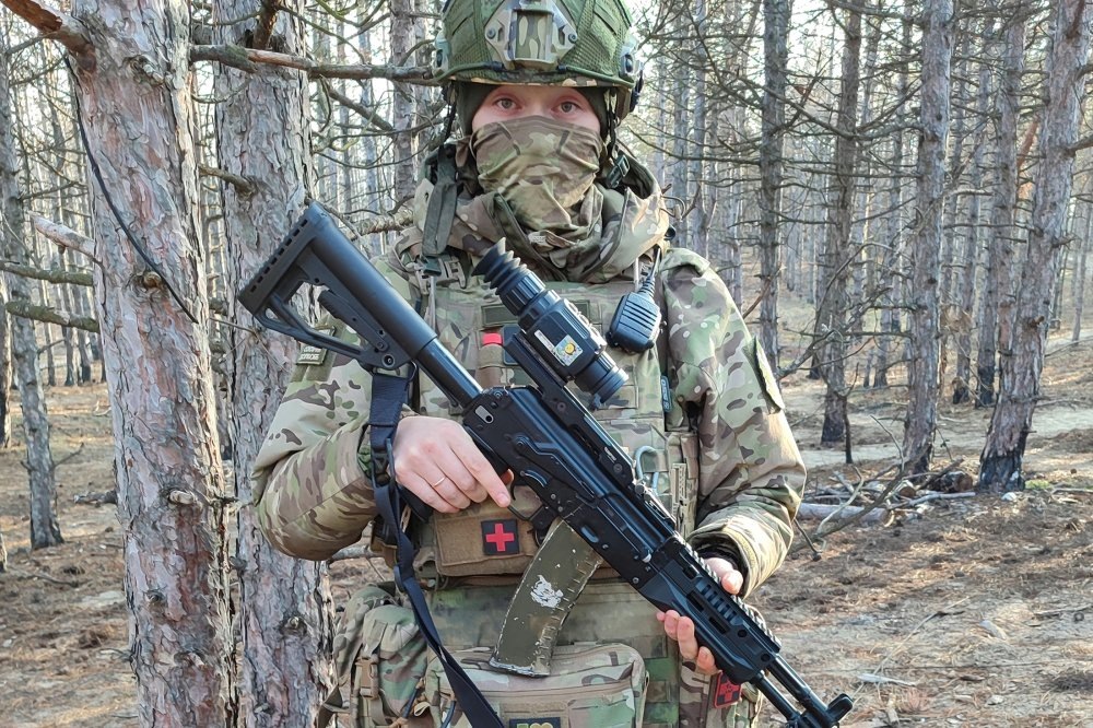 Здесь рубеж, где враг не пройдет.