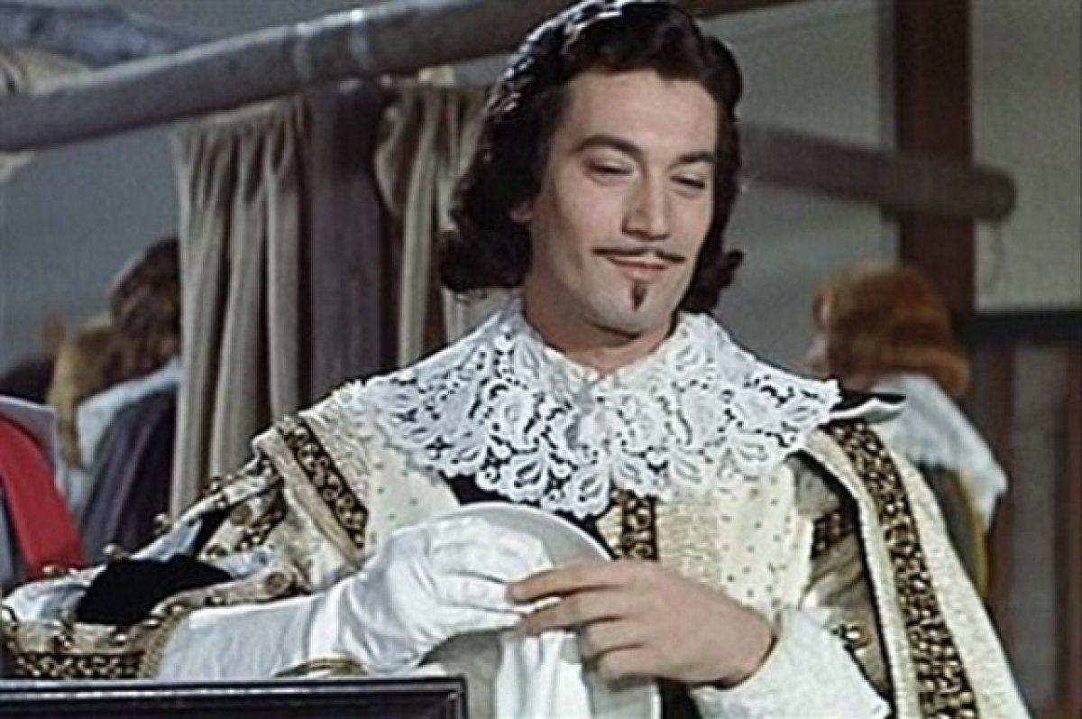 Герцог Валломбрез, французская экранизация. Актеру хотя бы не 40 лет, как Ивару Калниньшу. Валломбрез моложе Сигоньяка на три года, тогда как Калниньш Меньшикову в отцы годится!