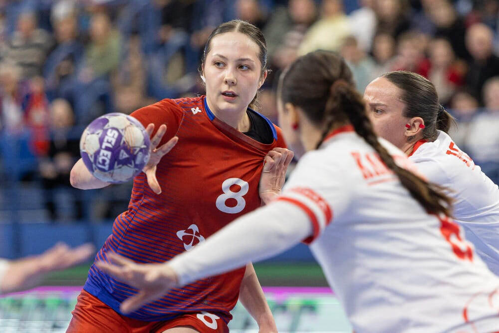    Варвара Сёмина против астраханок