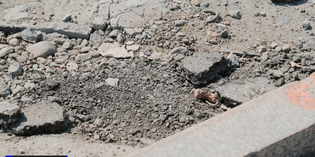 На ключевых улицах Томска устраняют дефекты холодными смесями