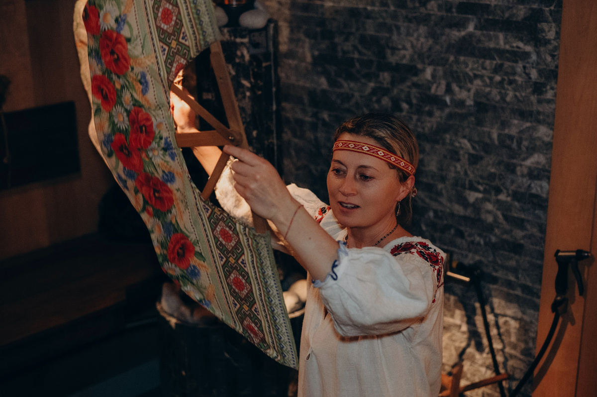 Юлия Беллавита в бане в ретрит центре Шавасана