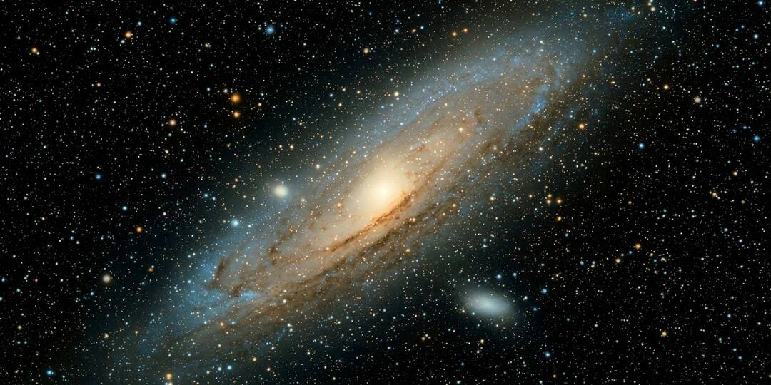 Галактика Андромеды: триллион звезд, два десятка спутников и будущее нашей Солнечной системы
