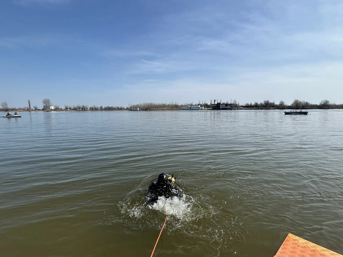Водолазно-поисковые группы Астраханской и Икрянинской спасательных станций ГКУ "Волгоспас"