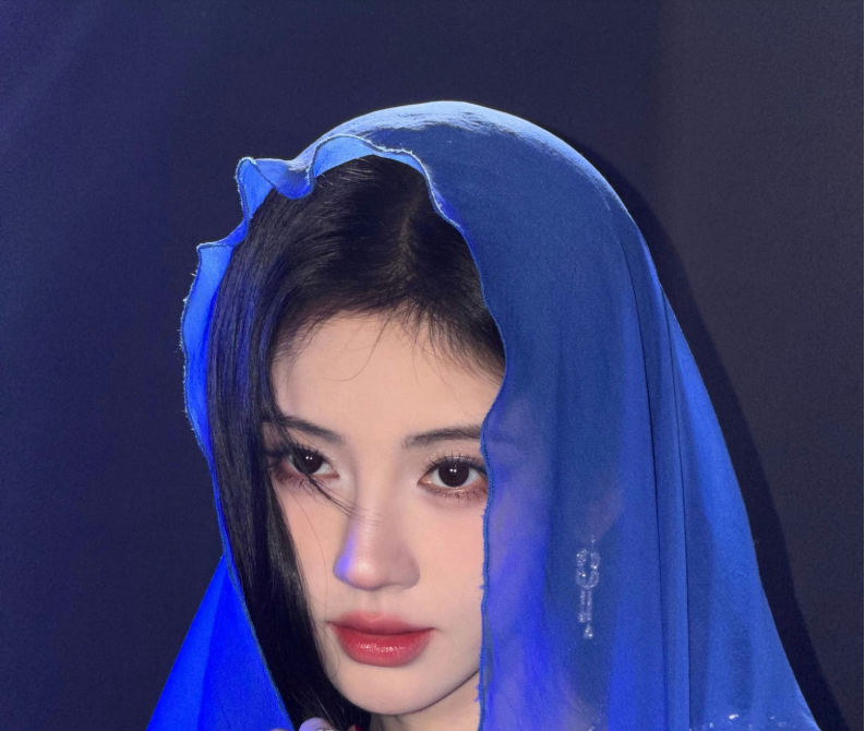 Китайская актриса Цзюй Цзинъи.