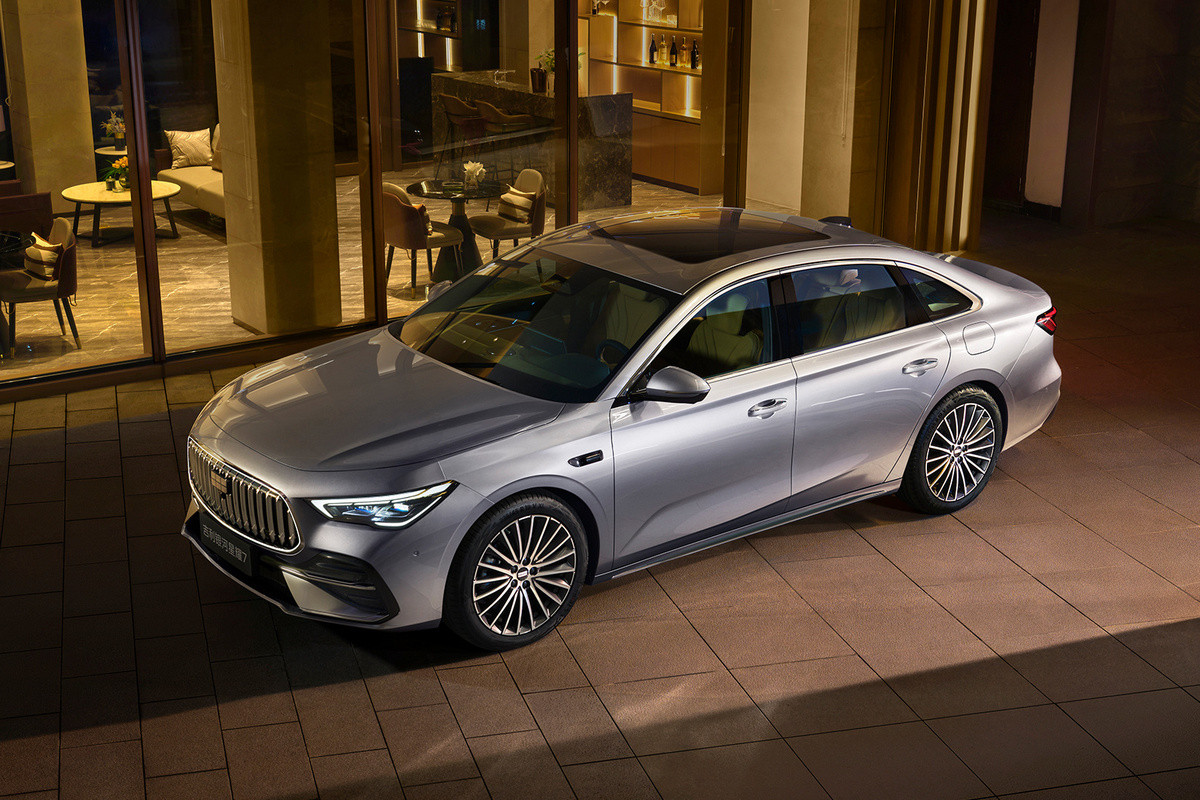 Полноприводный седан Geely Galaxy Starshine 7 выходит на рынок