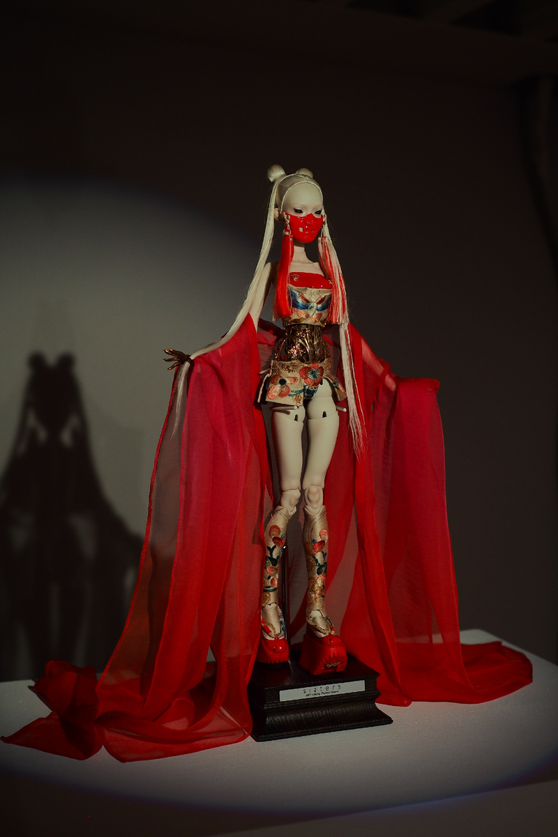 Popovy Sisters (сестры Поповы). robot mod. Kali| OOAK (красный), 2025-2026 © Фото: Евгений Наумов