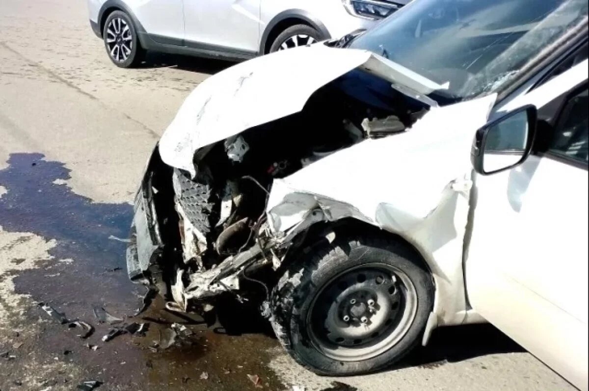    На улице Репина в Ульяновске столкнулись две легковушки: есть пострадавшие