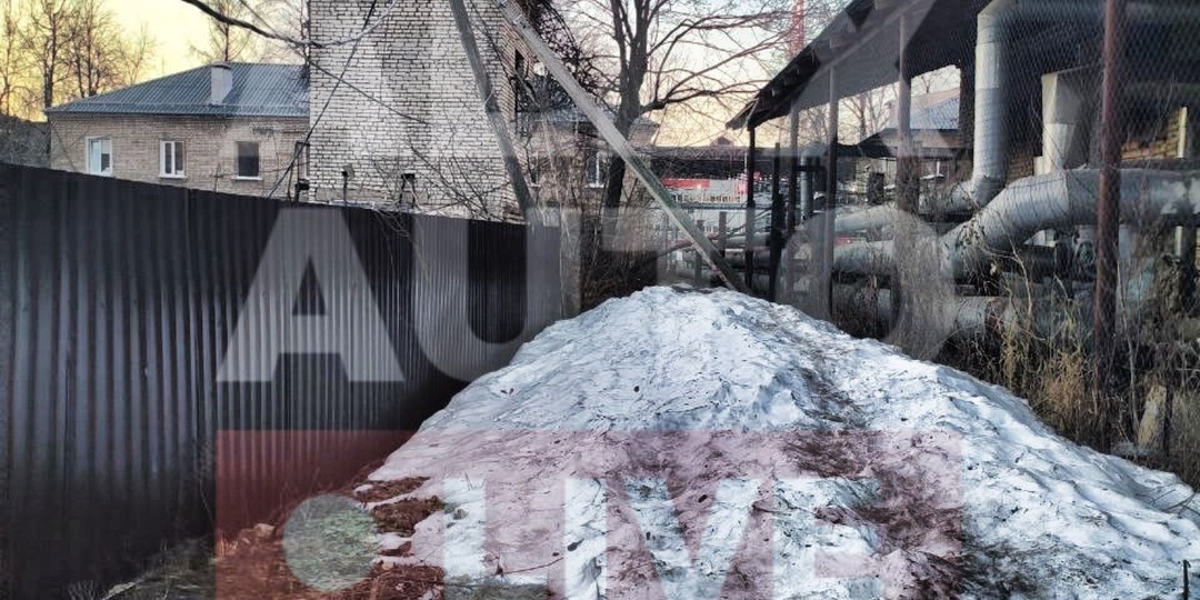 «Здравствуйте, вот такая полуразвалившийся тринога находится на ул