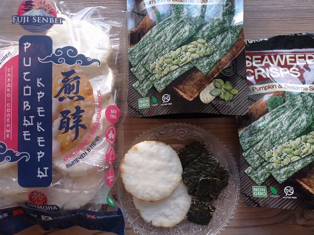 Покупки. Рисовые крекеры 119 руб, чипсы 2 шт за 150 руб.