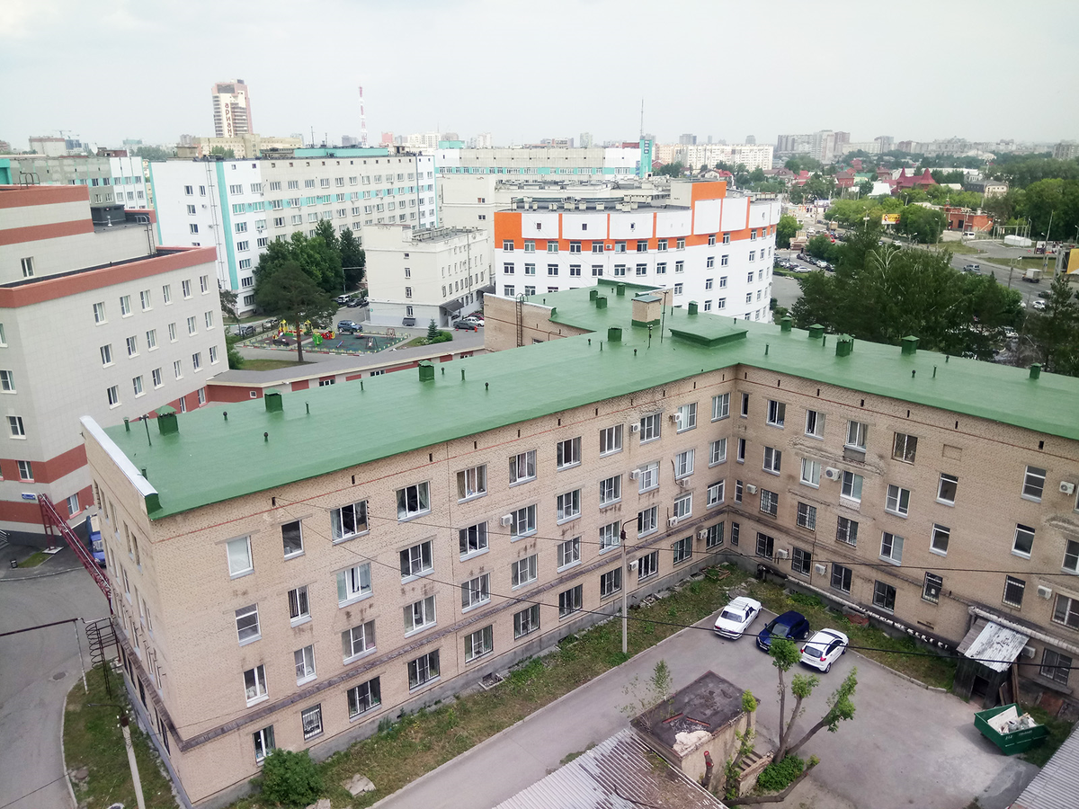 На фотографии кровля, выполненная материалами ТМ «Абрин» на основе ХСПЭ, технологическая карта разработана совместно с кафедрой строительных материалов ФГБОУ ВПО Южно-Уральского государственного университета. 