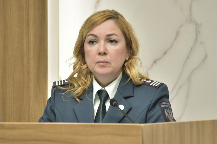    Диана Сагетдинова: «Изначально сумма задолженности составляла 13 миллионов и количество сотрудников-должников более 3 тысяч. На сегодня эта цифра значительно снизилась, и они обещают в кратчайшие сроки сумму задолженности максимально отработать».   
Фото: nabchelny.ru