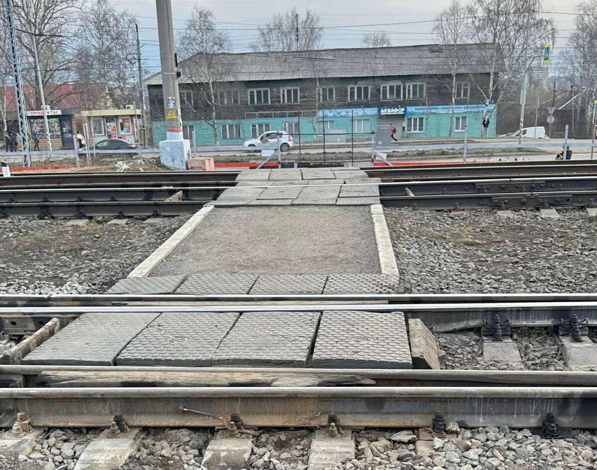    Забор сломан, автобус не помогает: жители Пятого поселка назвали принятые меры издевательством© Железнодорожный (Пятый посёлок) | Рыбка