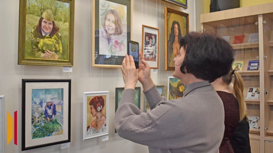 Лискинцев пригласили на выставку работ местных художников и мастеров декоративно-прикладного творчества