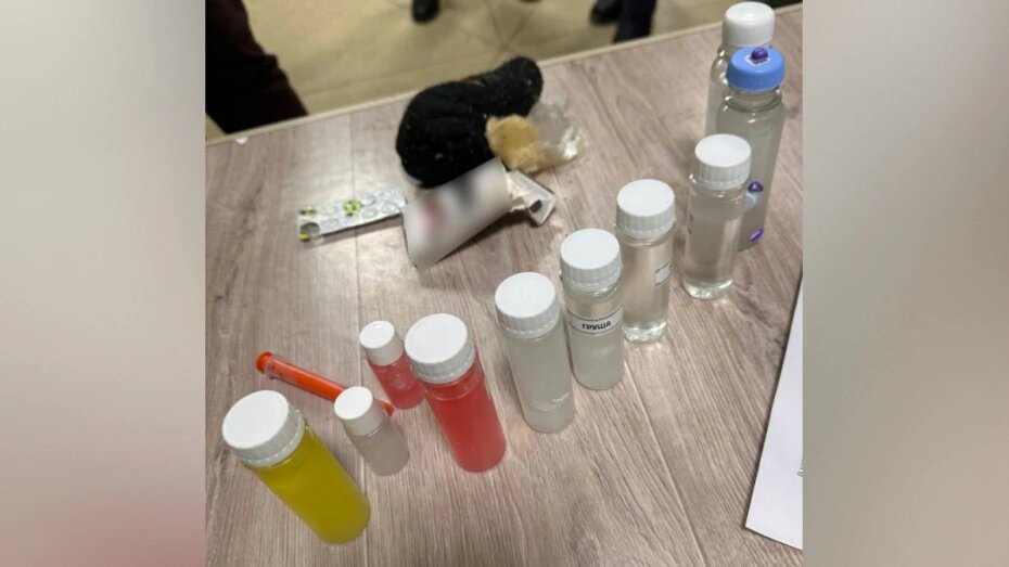 Полицейские задержали межрегионального наркокурьера из Воронежа: видео