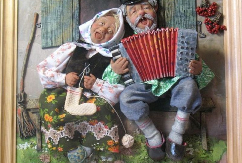 Мой дед играет на баяне (а я ему мешаю)