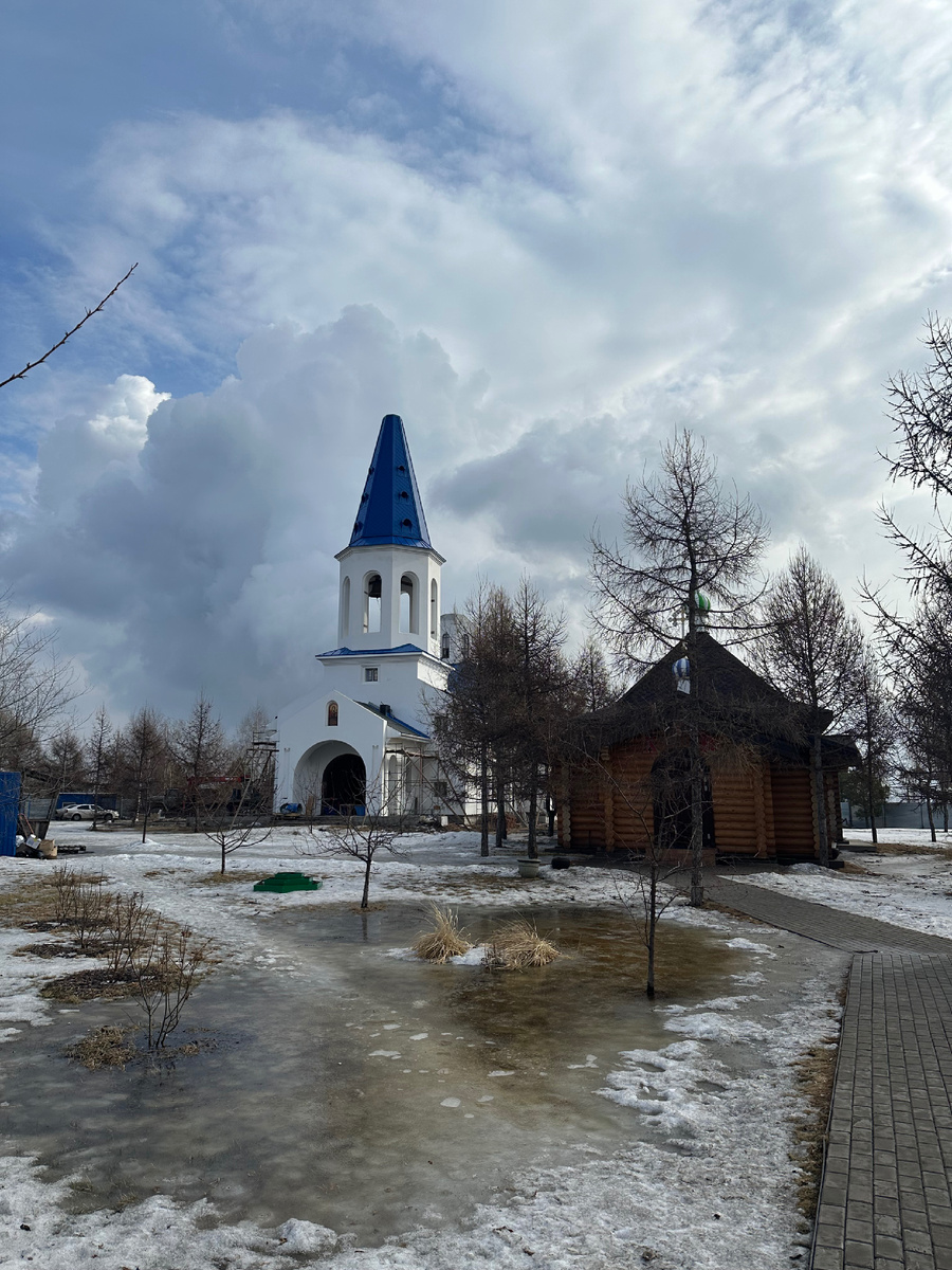 На улицах Красноярска сейчас грязненько, серенько и уныленько. Фото из личного архива автора.