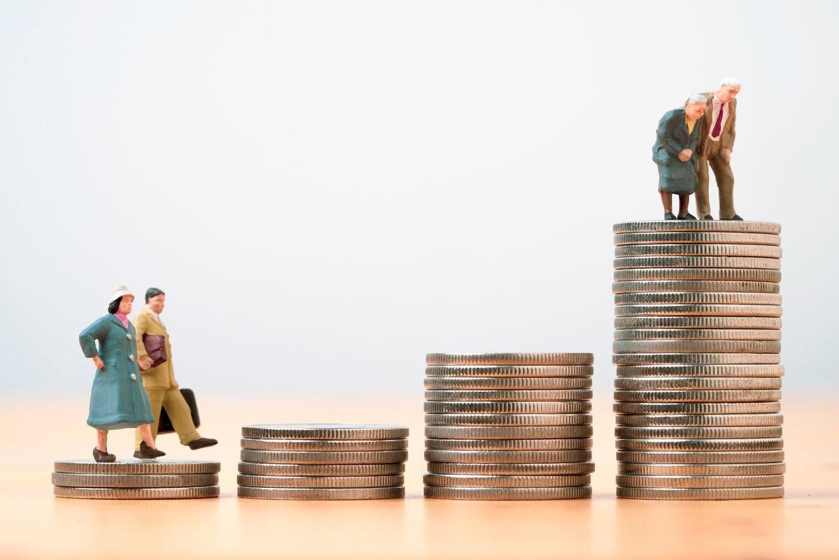 Копить на будущую пенсибю можно постепенно, главное - обеспечить доходность и сохранность накоплений @Shutterstock