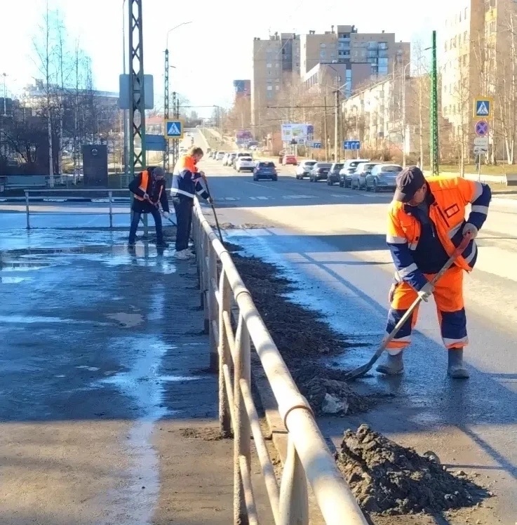    Порядка четырех тысяч тонн смета вывезли с улиц Петрозаводска по окончании зимы © Инна Колыхматова