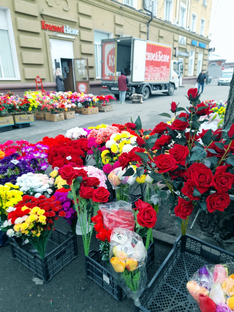 Цены разные - от 20р и до бесконечности