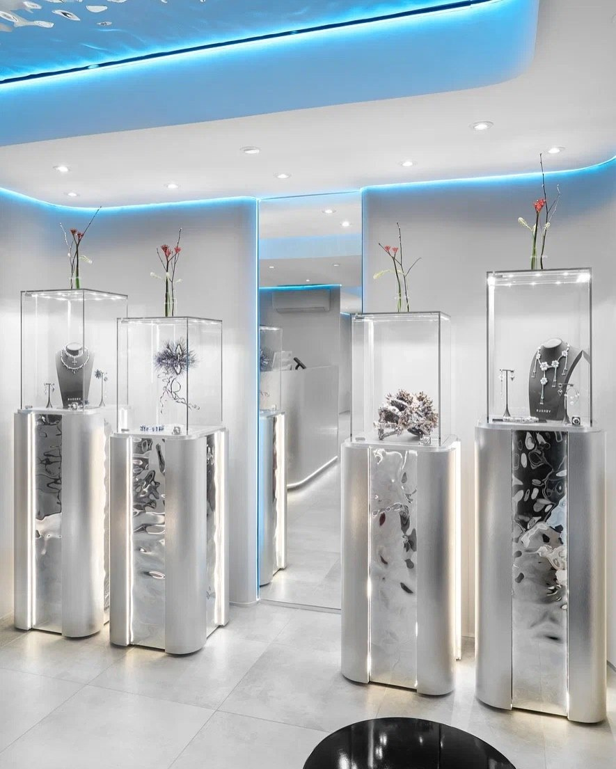 Листайте вправо, чтобы увидеть больше изображений