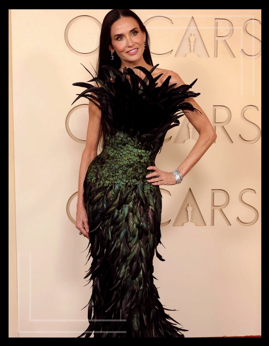Деми Мур на вручении премии «Оскар 2026» в платье от Gucci, Источник фото: интернет, фотоколлаж автора статьи