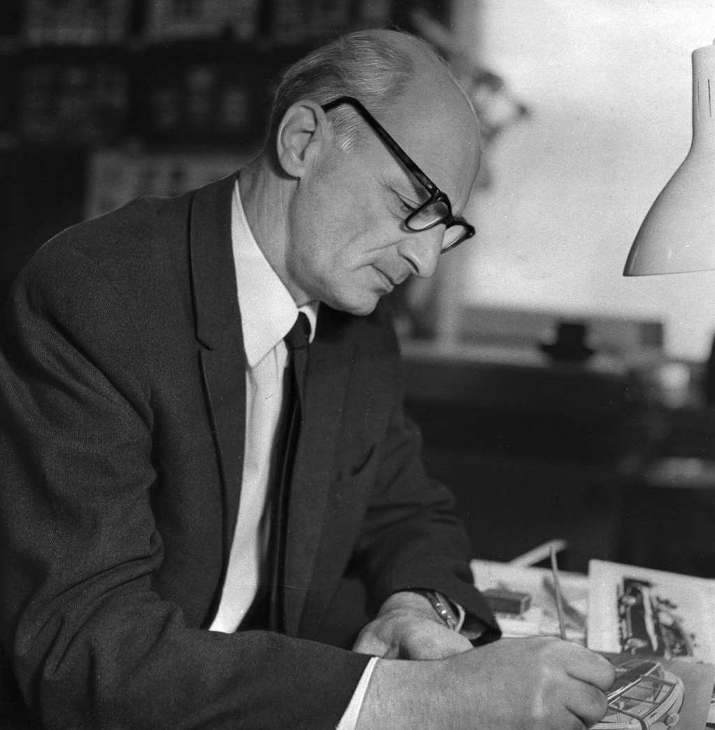 Выдающийся советский автомобильный художник-конструктор Юрий Аронович Долматовский (7 (20) декабря 1913 — 12 января 1999). Снимок конца 1960‑х годов