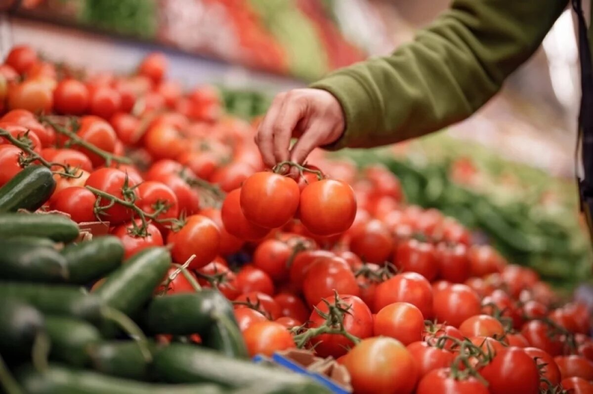    Часто томаты выбирают по запаху, но это не самый верный показатель качества, он может не пахнуть, но при этом быть вкусным.