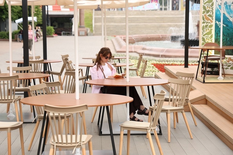    В Мариуполе ограничили время работы кафе и ресторанов (архивное фото) Олег УМАРОВ