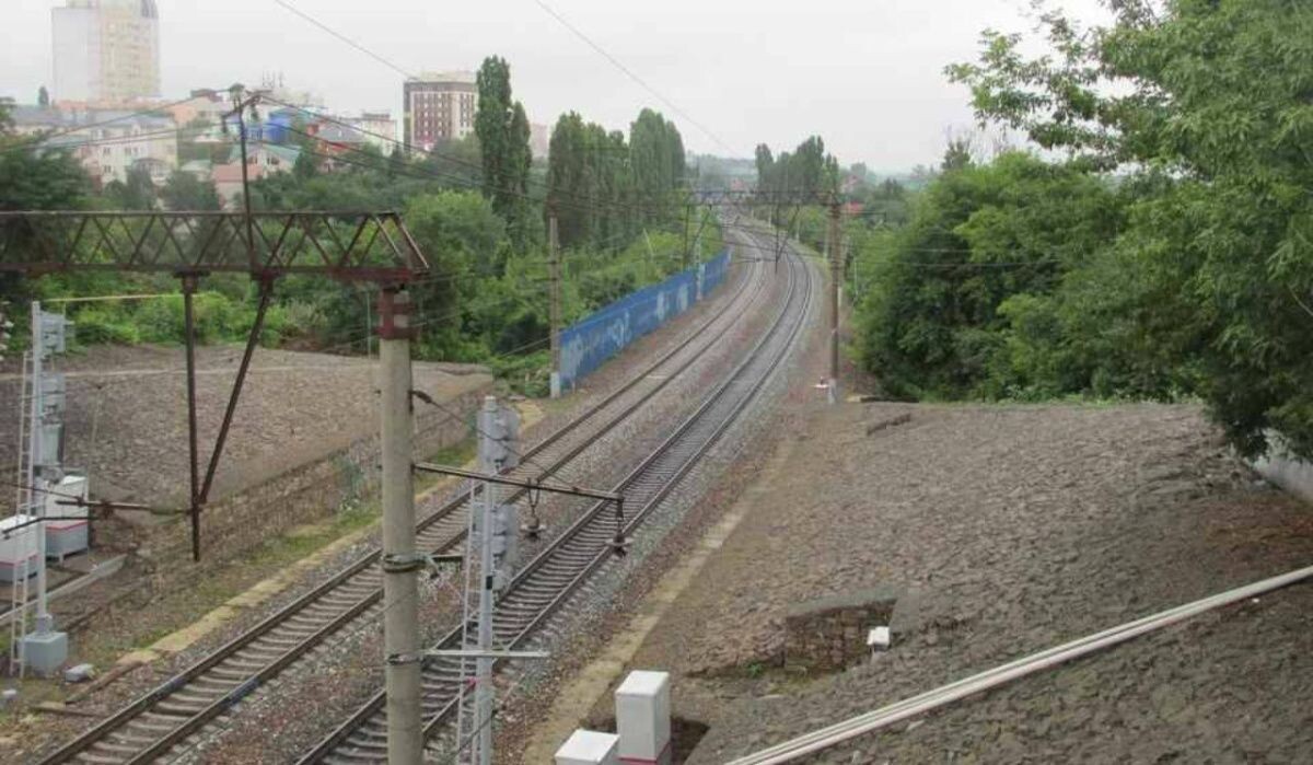     Железная дорога. Источник: vrn.kp.ru Автор фото: Елена Федяшева