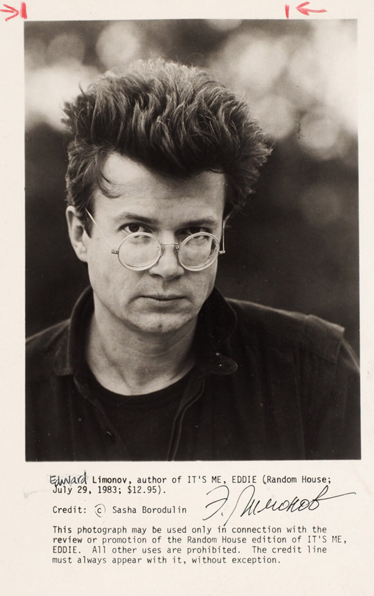    Александр Бородулин. Портрет Эдуарда Лимонова. 1983 [Из архива газеты «The Baltimore Sun» c автографами Эдуарда Лимонова] Фото: Изображения предоставлены «Собака.ru» пресс-службой «Литфонда»