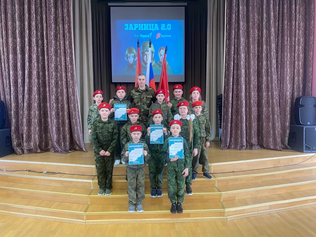 Команда юнармейцев