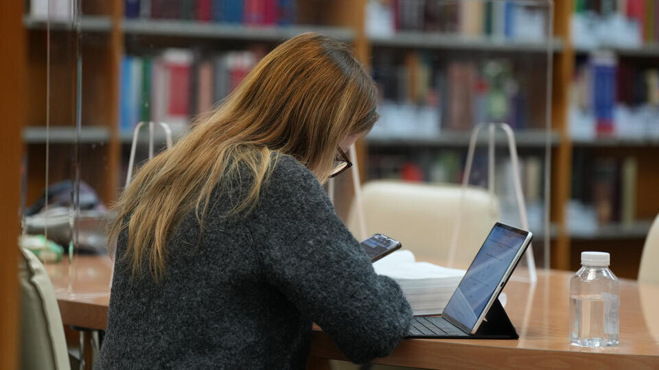     Стало известно, ударения в каких словах россияне проверяют чаще всего ИЗВЕСТИЯ/Дмитрий Коротаев