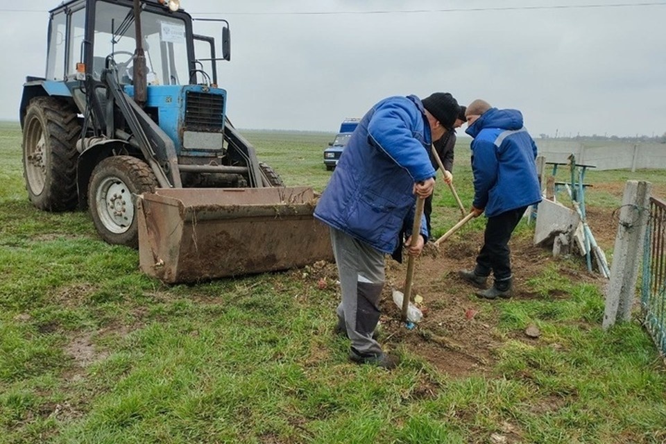    В Тавричанке начались активные работы по наведению санитарного порядка. Фото: администрация Каховского муниципального округа
