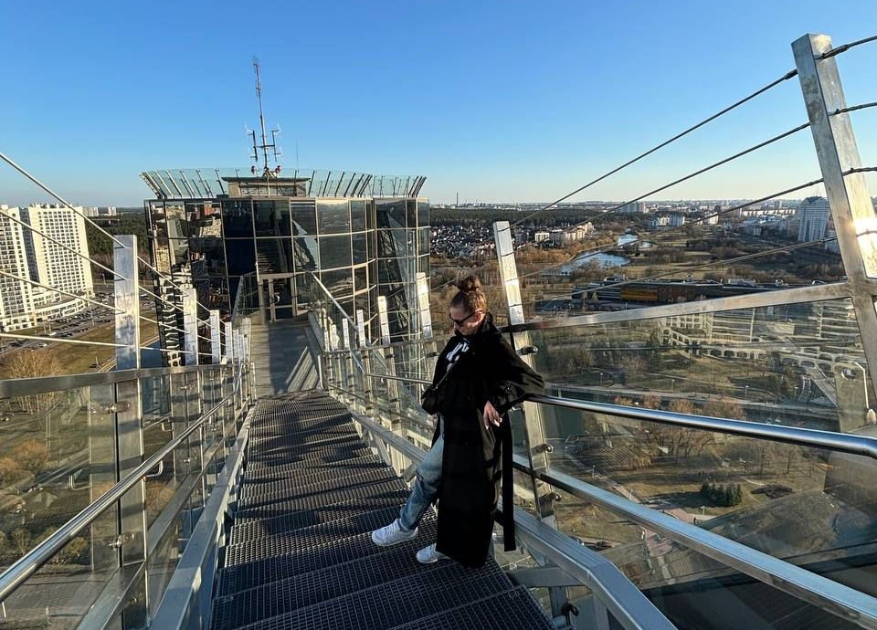 На фото автор Дзен-канала, Ирина Князева, карьерный консультант №1 по мнению ведущего отраслевого сервиса HRTIME.