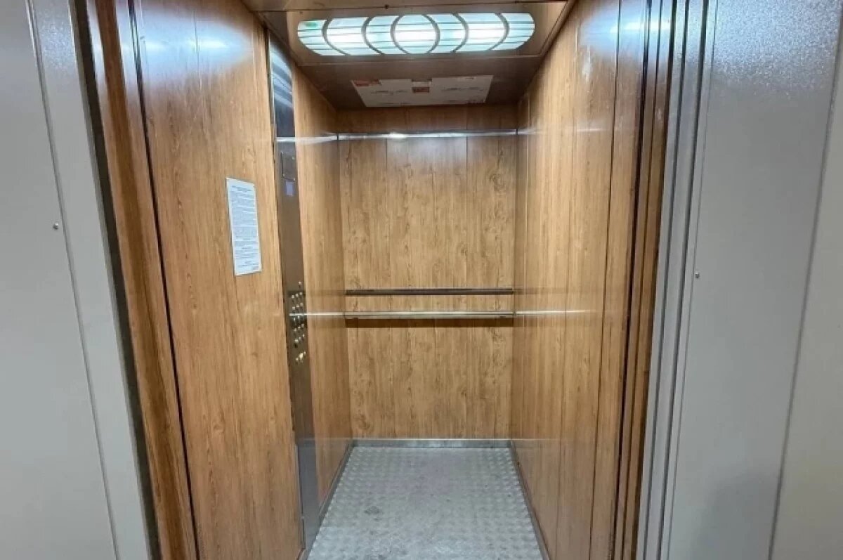   Лифт, в котором травмировалась девушка