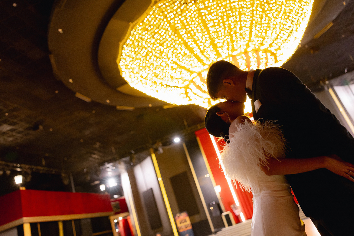 Свадебная фотосессия в Московском дворце молодежи