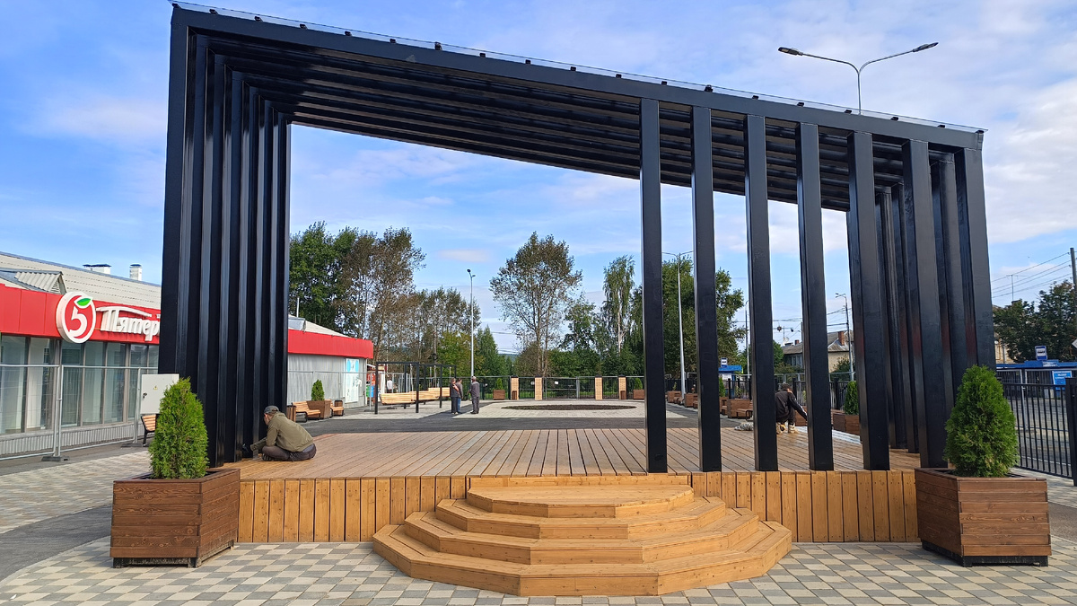 Центральная площадь в селе Тарасково Новоуральского городского округа была благоустроена в прошлом году благодаря победе проекта в голосовании в рамках ФКГС. Фото: пресс-служба администрации Новоуральского ГО
