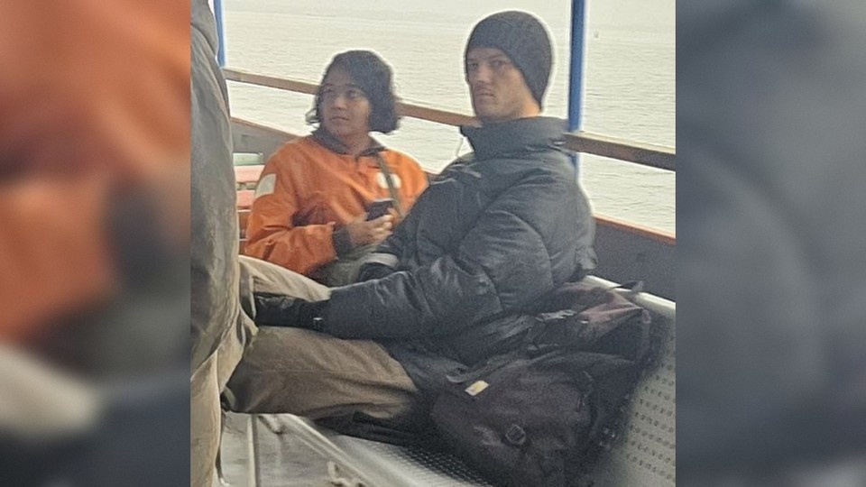    Британский шпион проводил разведку во время своих прогулок и поездок. ОПЕРАТИВНАЯ СЪЕМКА