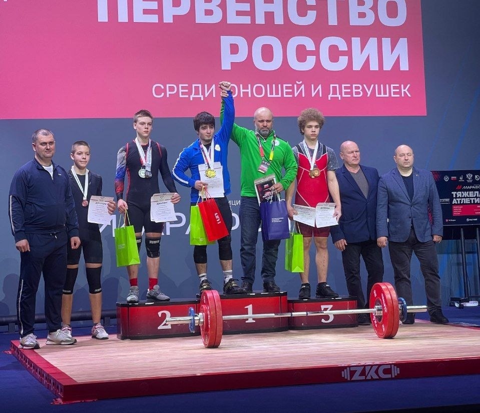 Победитель на пьедестале