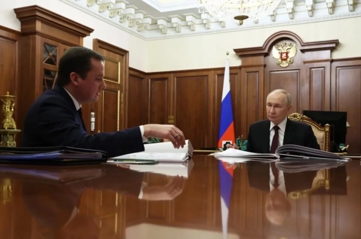    Путин призвал главу Архангельской области вытаскивать людей из бараков