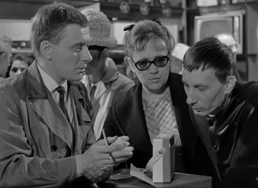 Мог продать тебе что-то, а мог и послать / citaty.info