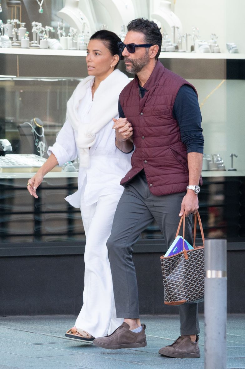    Источник: Backgird | Ева Лонгория и Хосе Бастон устроили романтический обед в Марбелье