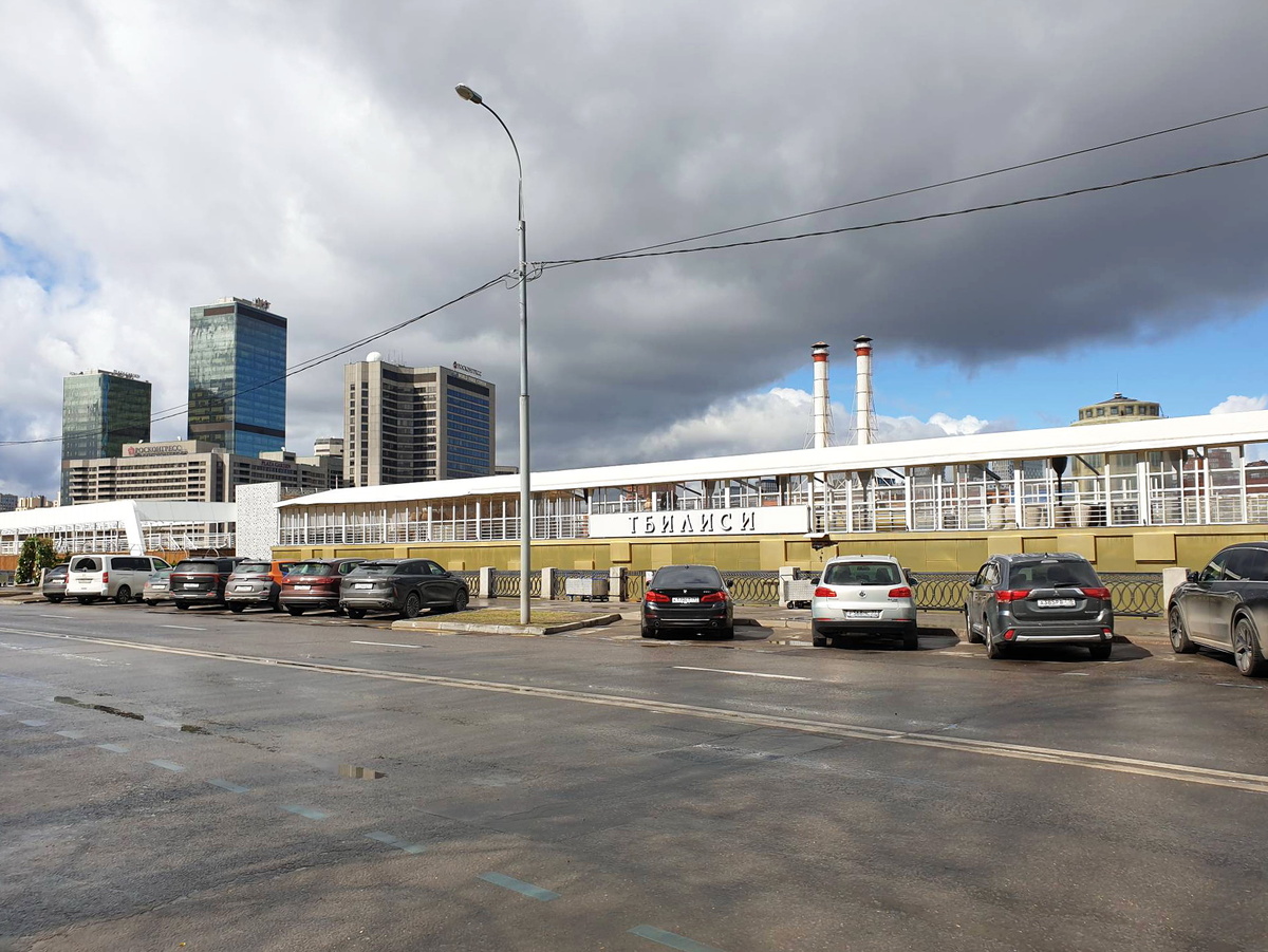 Подход к грузинскому ресторану "Тбилиси"